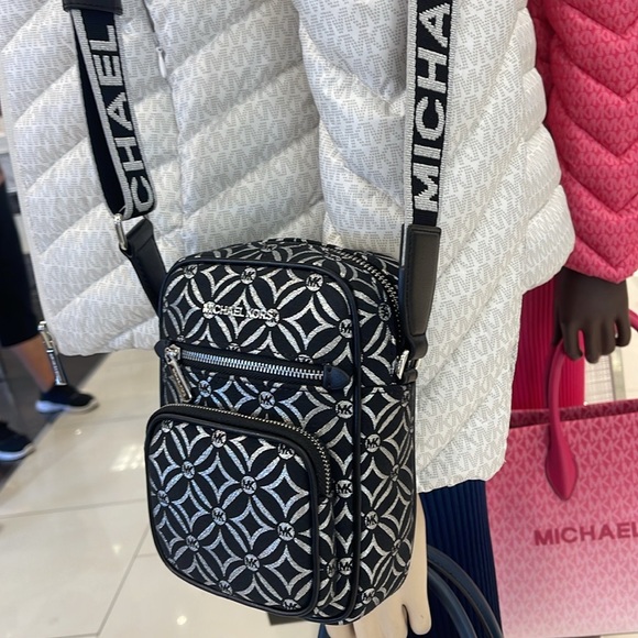 Michael Kors Jet Set Medium Signature Logo Crossbody Bag
Black /Silver Jacquard - Picture 14 of 16